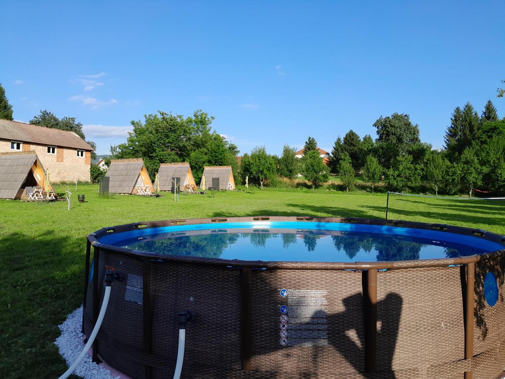 Lika Sunset Hotel Licko Lesce Buitenkant foto